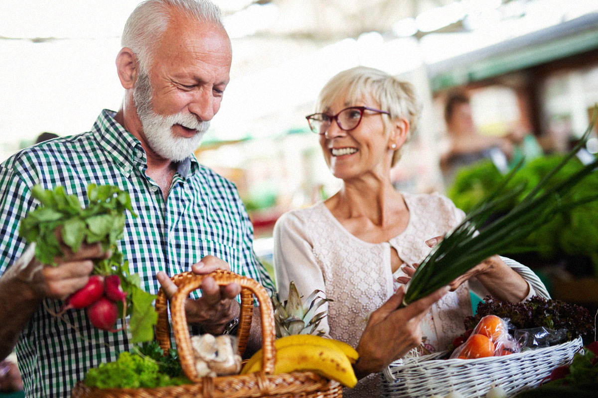 old-couple-shopping-for-groceries